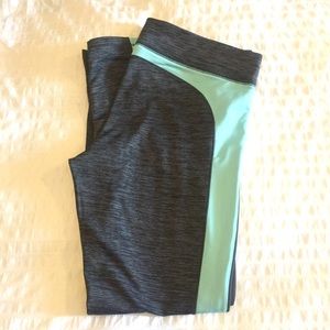 Under Armour leggings / yoga pants/ workout size L